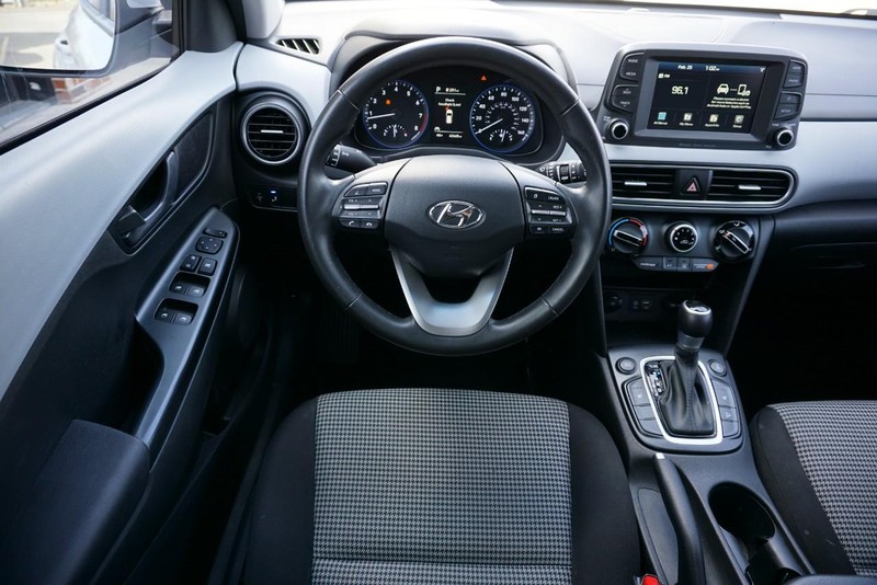 Hyundai Kona Vehicle Full-screen Gallery Image 33