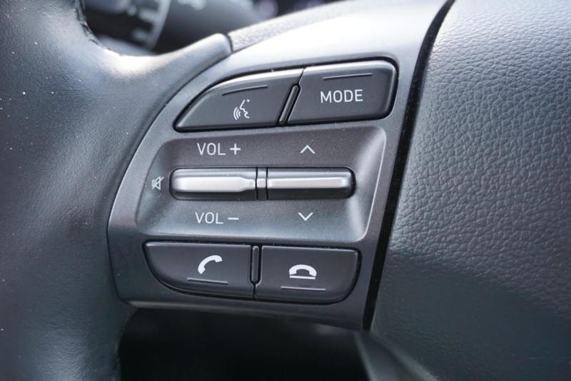 Hyundai Kona Vehicle Full-screen Gallery Image 35