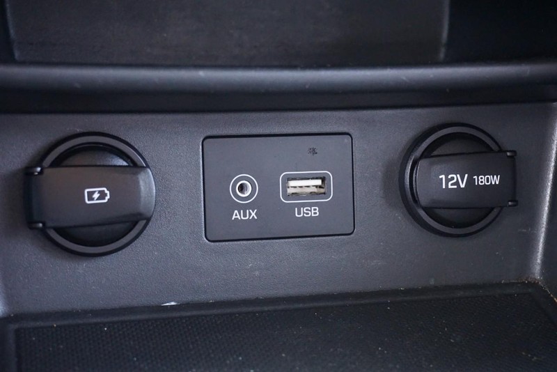 Hyundai Kona Vehicle Full-screen Gallery Image 39