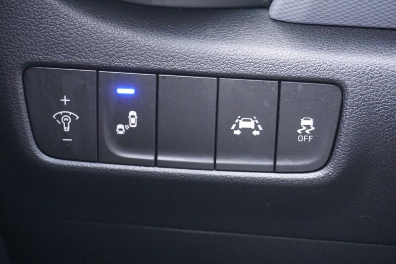 Hyundai Kona Vehicle Full-screen Gallery Image 42