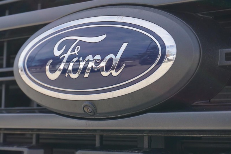 Ford F-150 Vehicle Full-screen Gallery Image 11