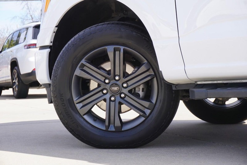 Ford F-150 Vehicle Full-screen Gallery Image 16