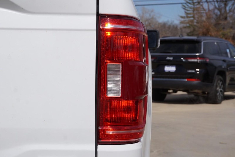 Ford F-150 Vehicle Full-screen Gallery Image 21