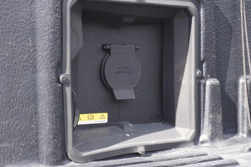 Ford F-150 Vehicle Full-screen Gallery Image 25