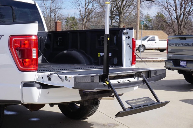 Ford F-150 Vehicle Full-screen Gallery Image 26