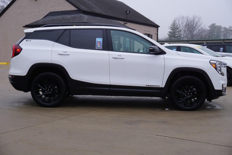 GMC Terrain Vehicle Full-screen Gallery Image 02