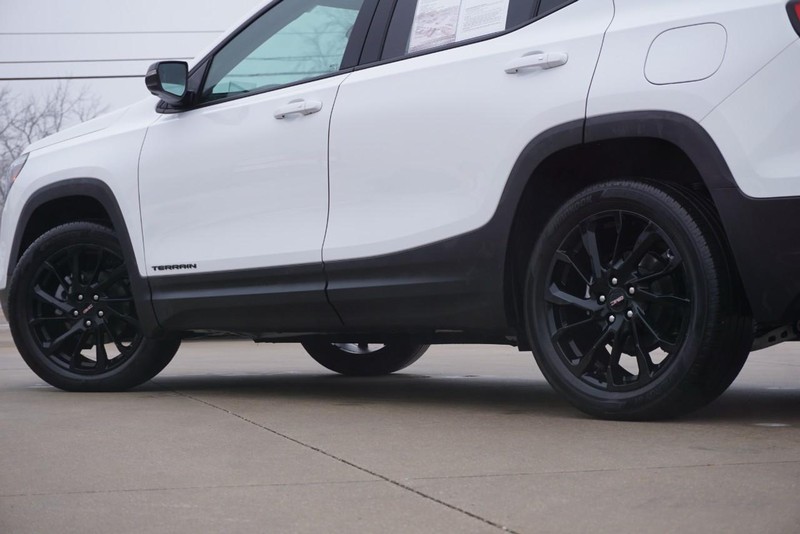 GMC Terrain Vehicle Full-screen Gallery Image 13