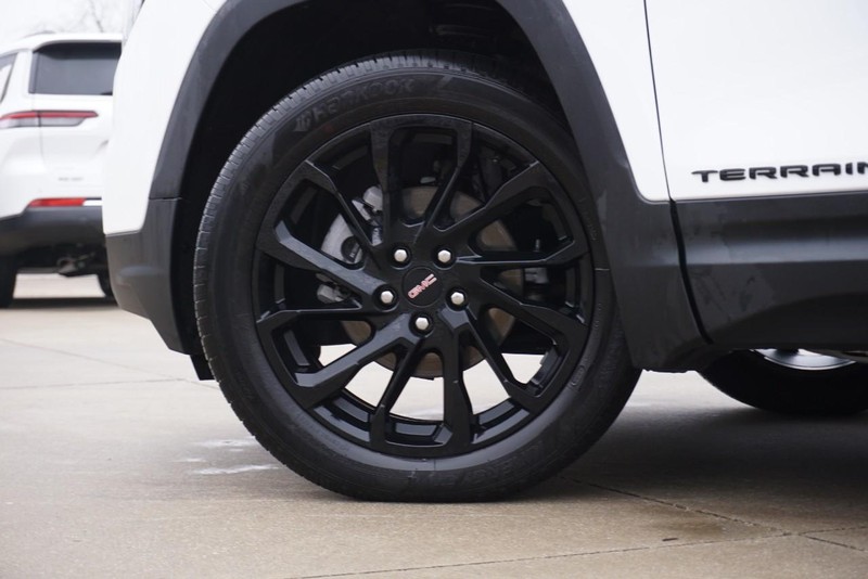 GMC Terrain Vehicle Full-screen Gallery Image 14