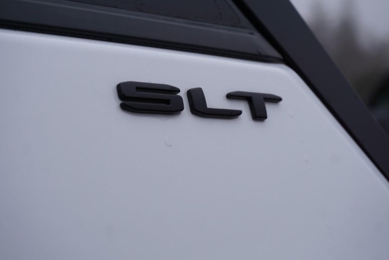 GMC Terrain Vehicle Full-screen Gallery Image 16