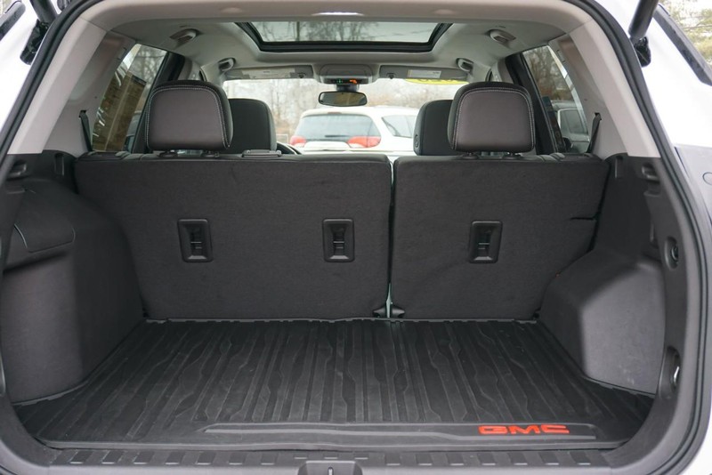 GMC Terrain Vehicle Full-screen Gallery Image 21