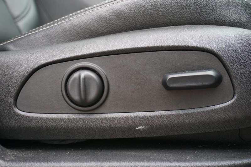 GMC Terrain Vehicle Full-screen Gallery Image 30