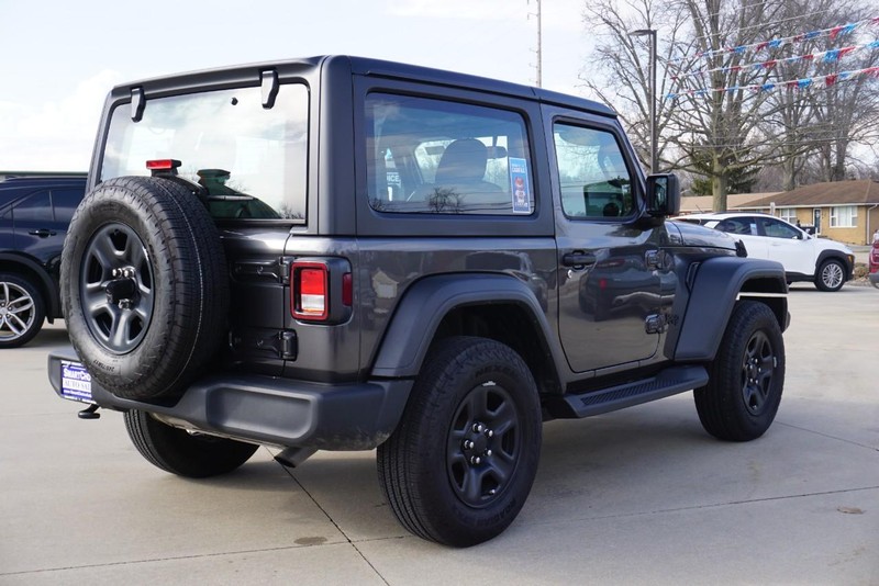 Jeep Wrangler Vehicle Full-screen Gallery Image 03