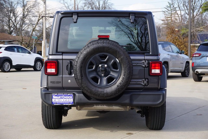 Jeep Wrangler Vehicle Full-screen Gallery Image 04