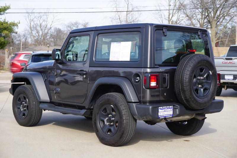Jeep Wrangler Vehicle Full-screen Gallery Image 05