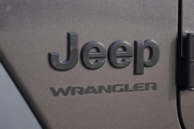 Jeep Wrangler Vehicle Full-screen Gallery Image 12