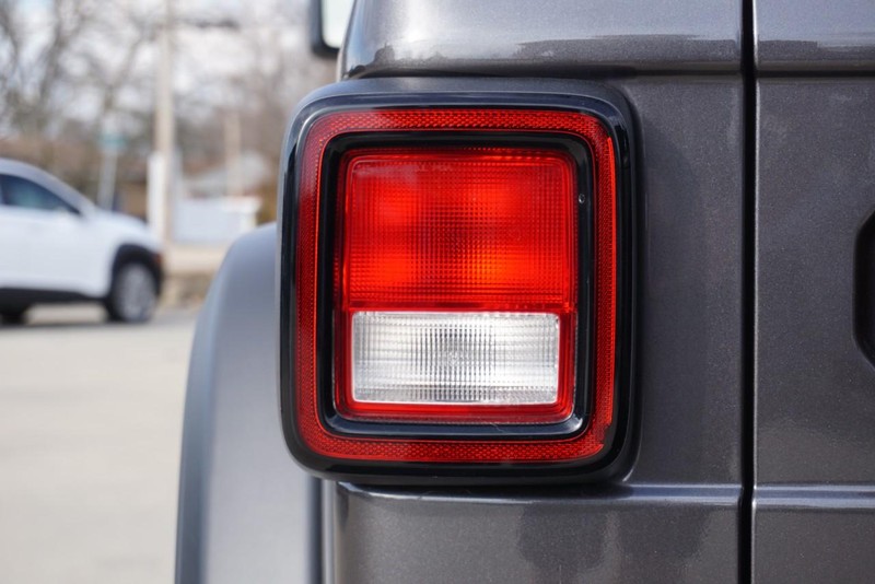 Jeep Wrangler Vehicle Full-screen Gallery Image 19