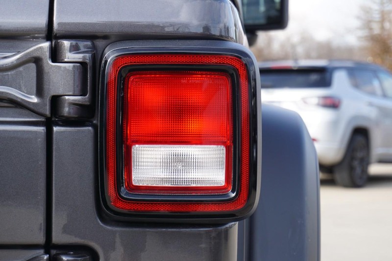 Jeep Wrangler Vehicle Full-screen Gallery Image 20