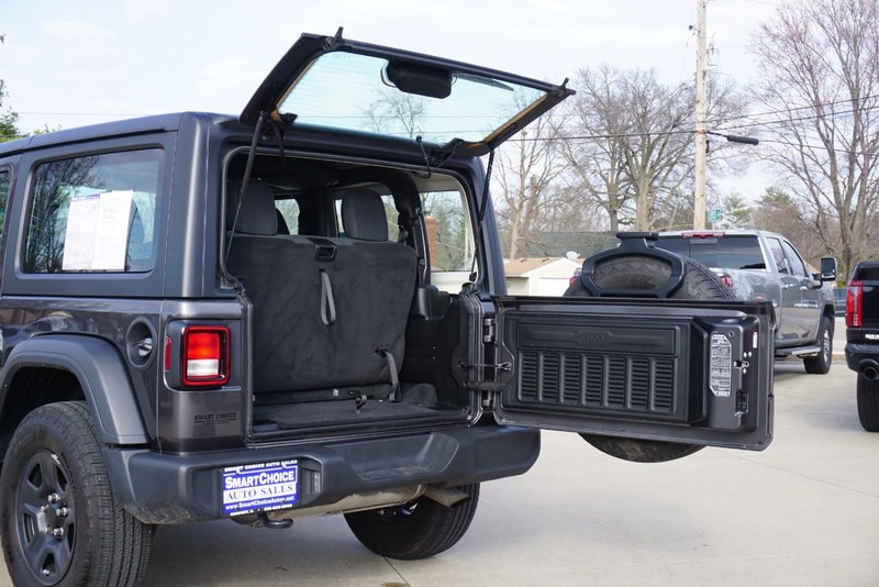 Jeep Wrangler Vehicle Full-screen Gallery Image 23