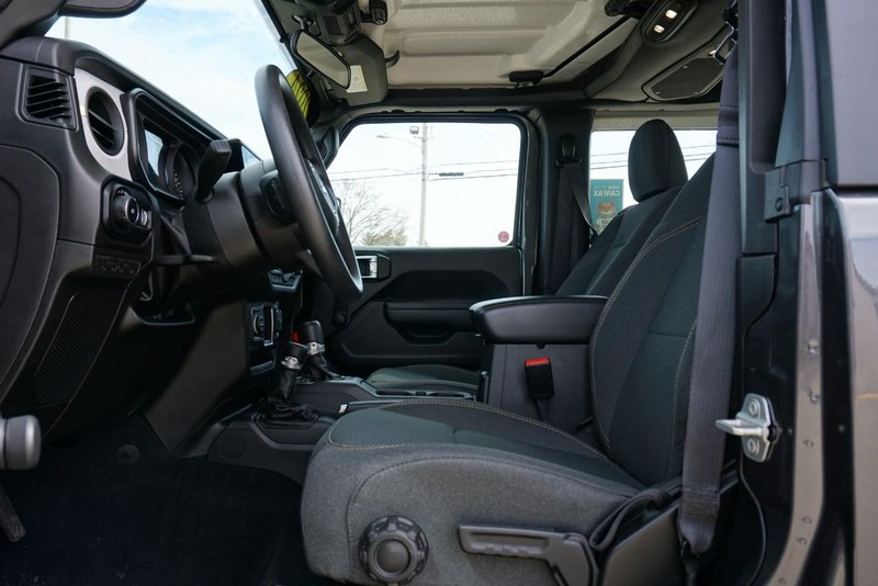 Jeep Wrangler Vehicle Full-screen Gallery Image 25