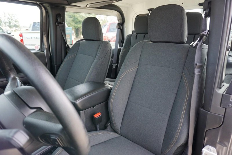 Jeep Wrangler Vehicle Full-screen Gallery Image 26