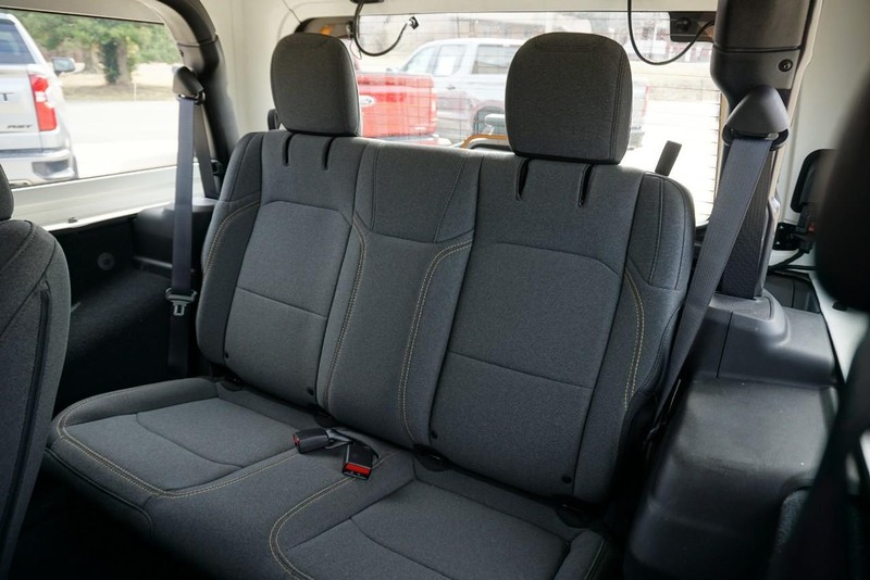 Jeep Wrangler Vehicle Full-screen Gallery Image 27