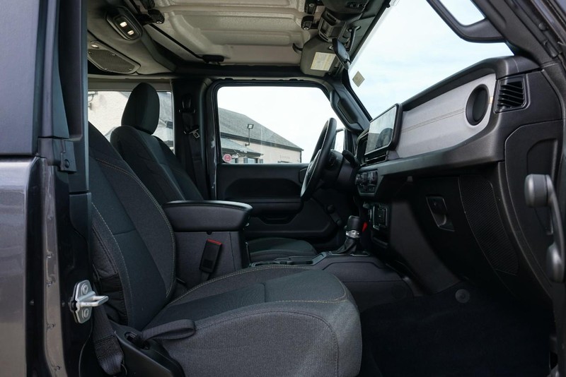 Jeep Wrangler Vehicle Full-screen Gallery Image 28