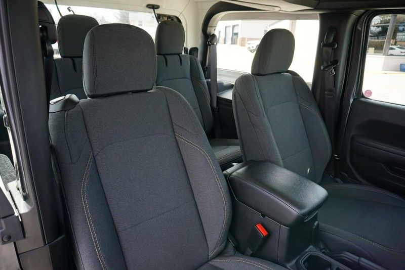 Jeep Wrangler Vehicle Full-screen Gallery Image 29