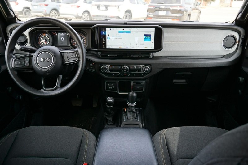 Jeep Wrangler Vehicle Full-screen Gallery Image 31