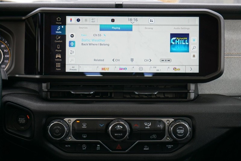 Jeep Wrangler Vehicle Full-screen Gallery Image 33