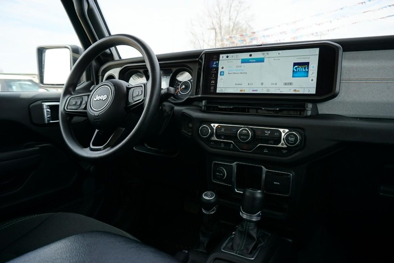 Jeep Wrangler Vehicle Full-screen Gallery Image 34