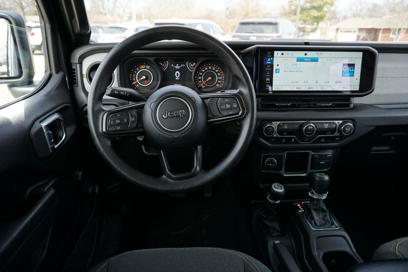 Jeep Wrangler Vehicle Full-screen Gallery Image 35