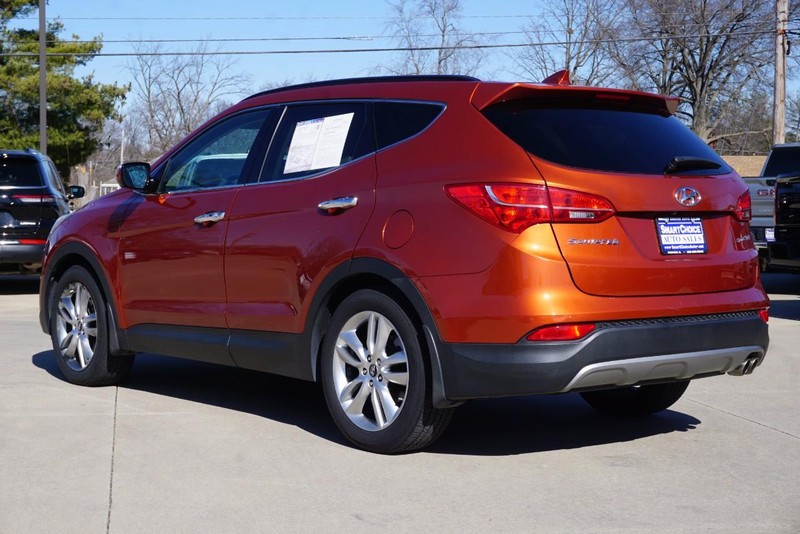 Hyundai Santa Fe Vehicle Full-screen Gallery Image 05