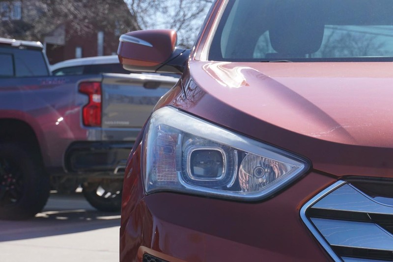 Hyundai Santa Fe Vehicle Full-screen Gallery Image 09