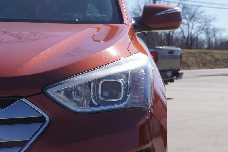 Hyundai Santa Fe Vehicle Full-screen Gallery Image 10