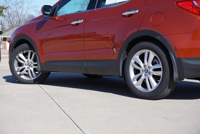 Hyundai Santa Fe Vehicle Full-screen Gallery Image 13