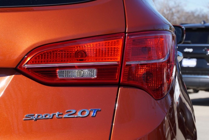 Hyundai Santa Fe Vehicle Full-screen Gallery Image 16