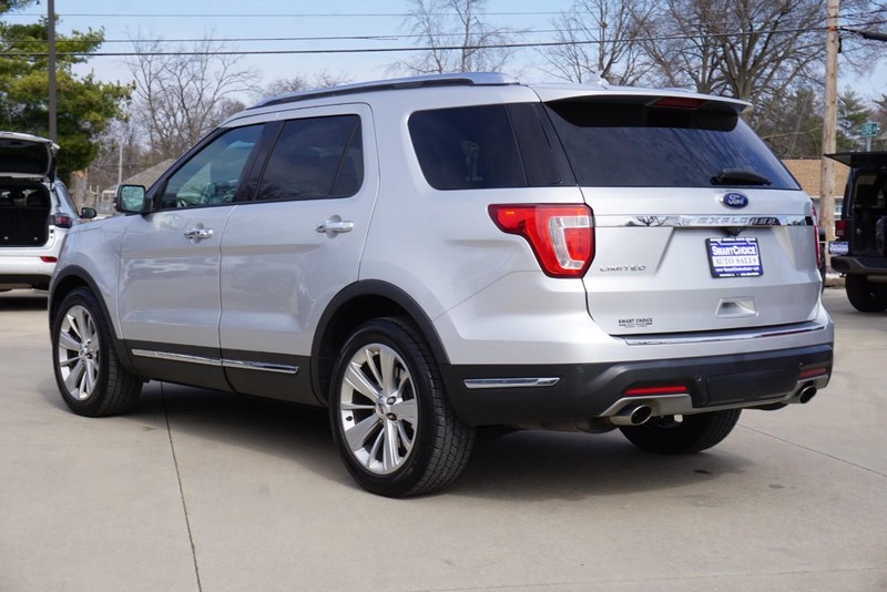 Ford Explorer Vehicle Full-screen Gallery Image 05