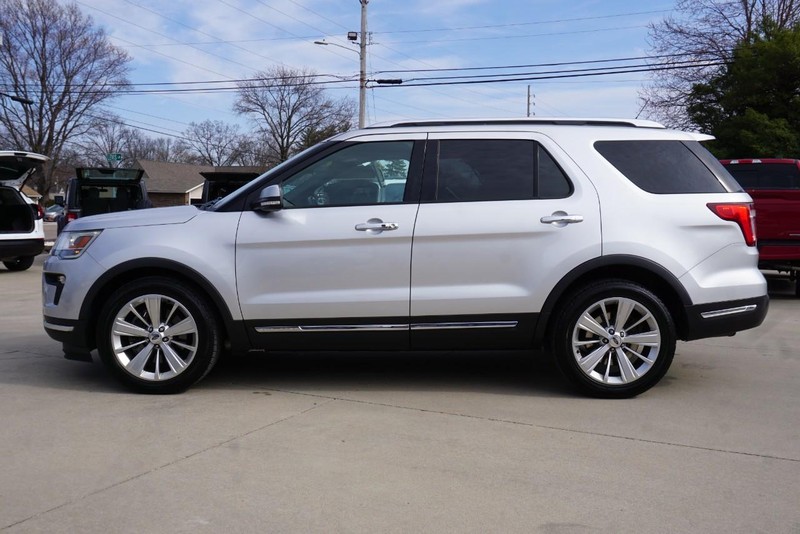 Ford Explorer Vehicle Full-screen Gallery Image 06