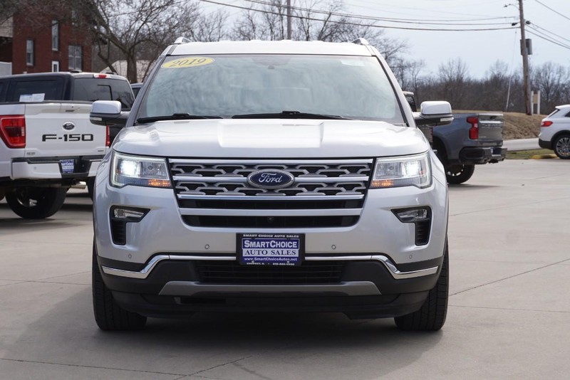 Ford Explorer Vehicle Full-screen Gallery Image 08