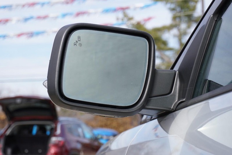 Ford Explorer Vehicle Full-screen Gallery Image 14