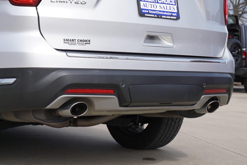 Ford Explorer Vehicle Full-screen Gallery Image 19