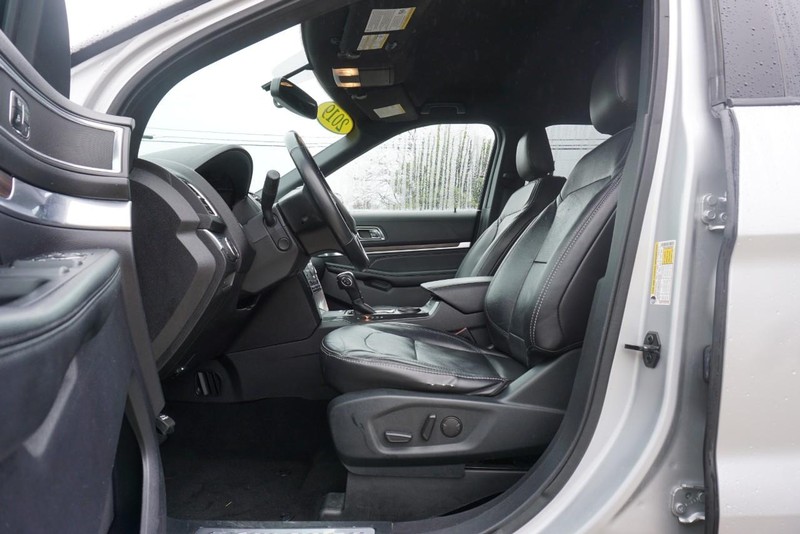 Ford Explorer Vehicle Full-screen Gallery Image 20