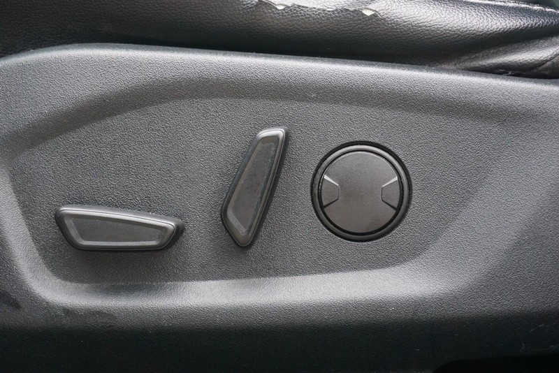 Ford Explorer Vehicle Full-screen Gallery Image 21