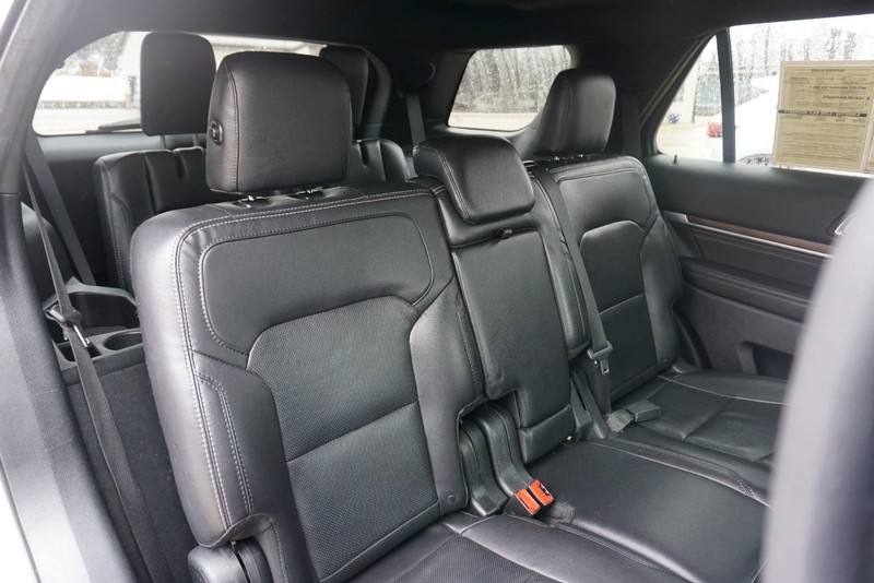 Ford Explorer Vehicle Full-screen Gallery Image 27