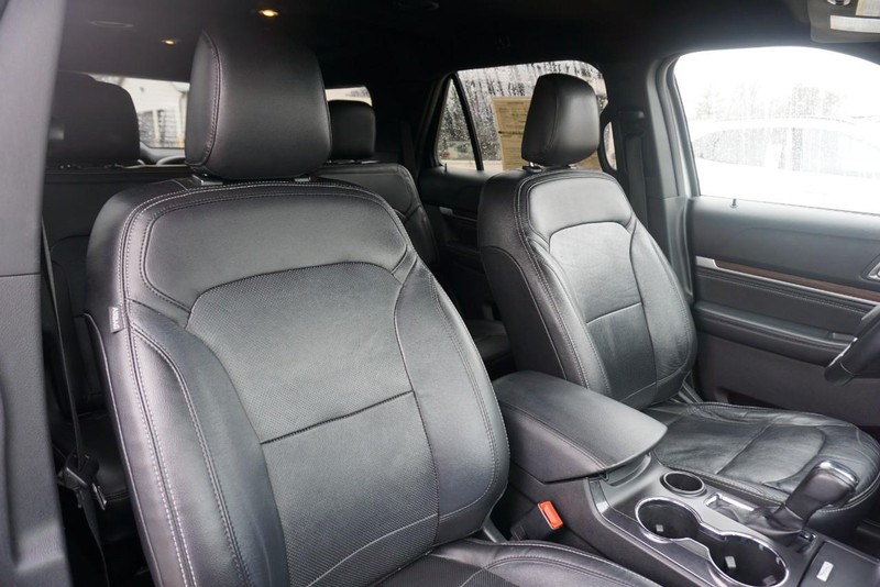 Ford Explorer Vehicle Full-screen Gallery Image 31