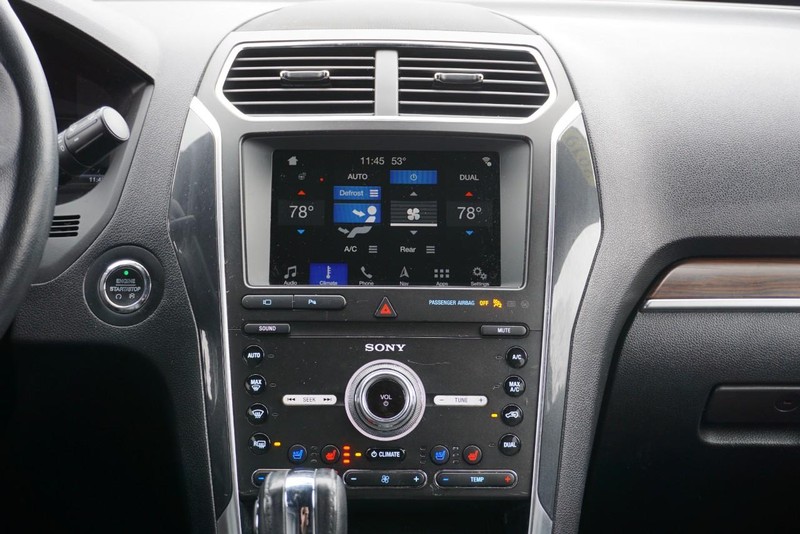 Ford Explorer Vehicle Full-screen Gallery Image 34