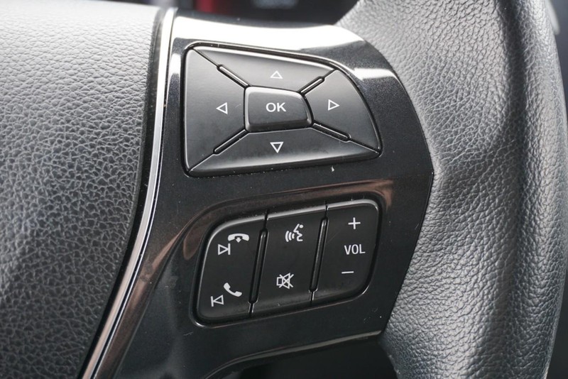 Ford Explorer Vehicle Full-screen Gallery Image 39