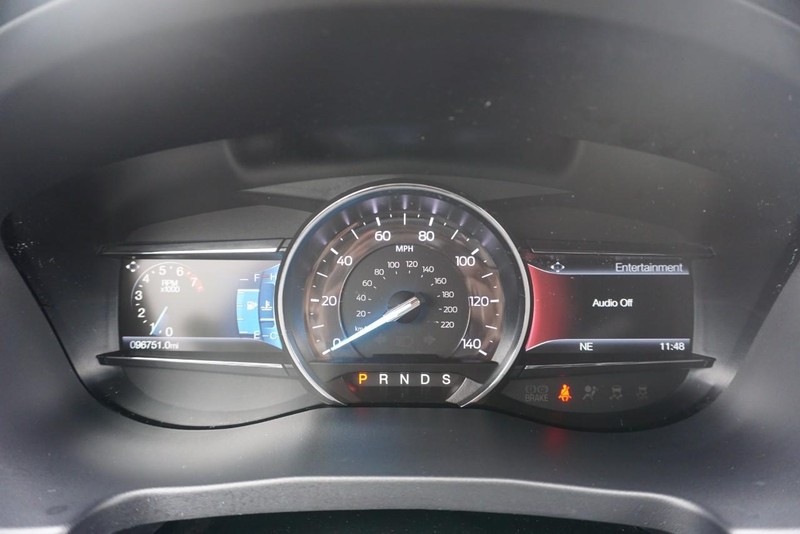 Ford Explorer Vehicle Full-screen Gallery Image 40