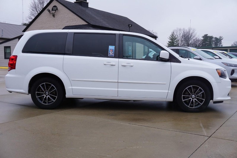 Dodge Grand Caravan Vehicle Full-screen Gallery Image 02