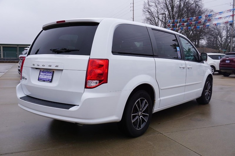 Dodge Grand Caravan Vehicle Full-screen Gallery Image 03
